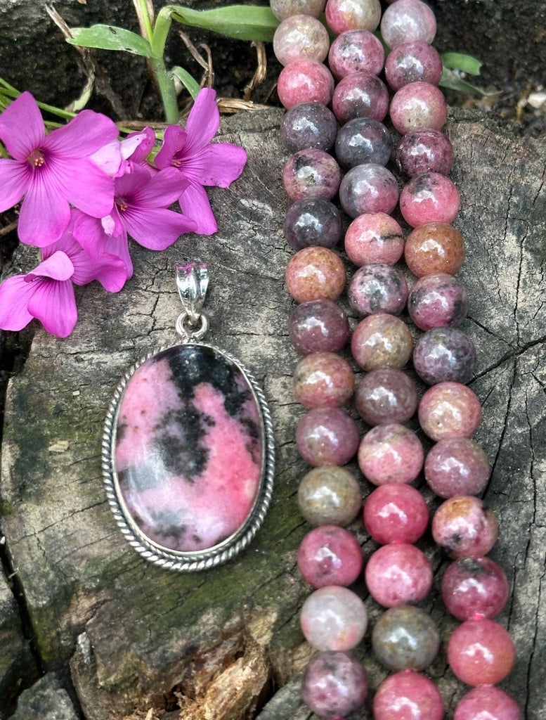 ingredienti japamala Umadevi: Rodonite, Pietra Lavica, Argento. 
