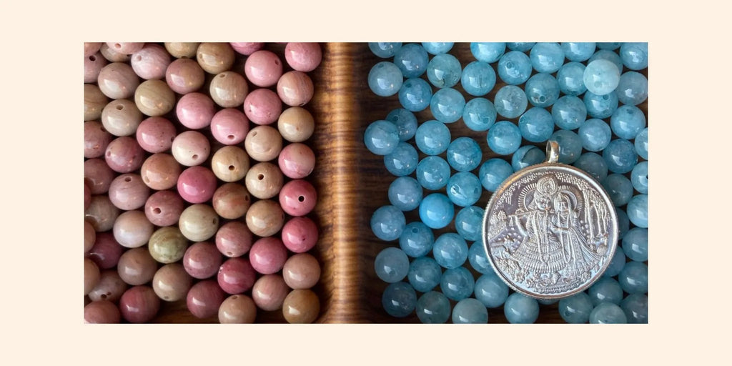 Scegli le pietre, i semi e i simboli che risuonano con te – creazioni japamala Umadevi