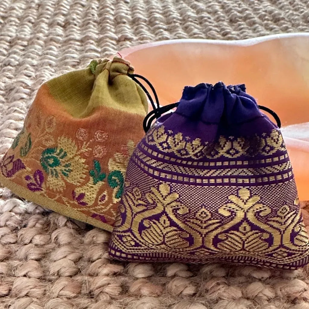 Sacchetti saree Umadevi per Japamala – eleganza, colore e ispirazione artigianale